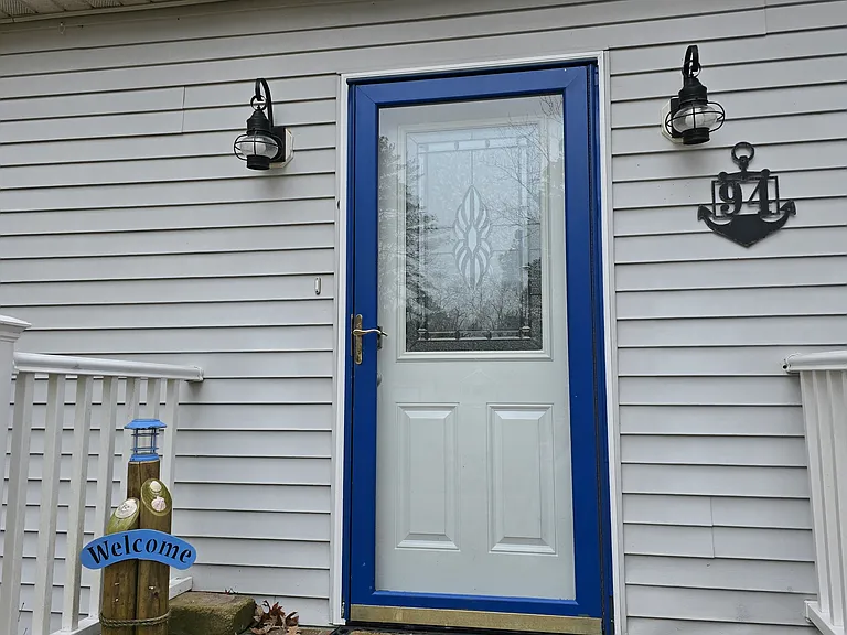 94 Nottingham Ln — Photo 2