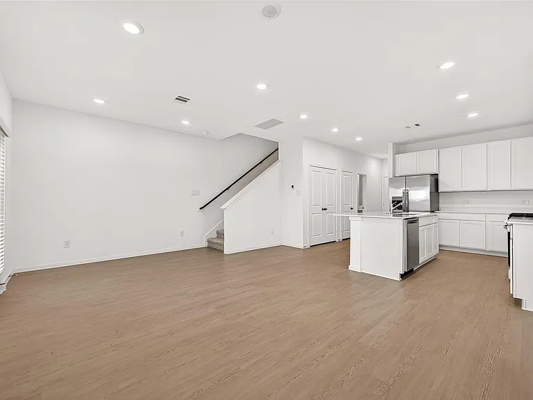 2226 Salinas Dr — Photo 3
