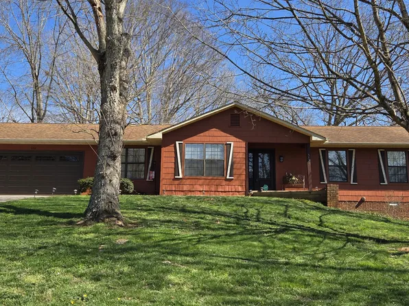 3132 Fairoaks Dr, Maryville, TN 37803