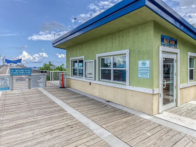 2605 Bay Dr — Photo 40