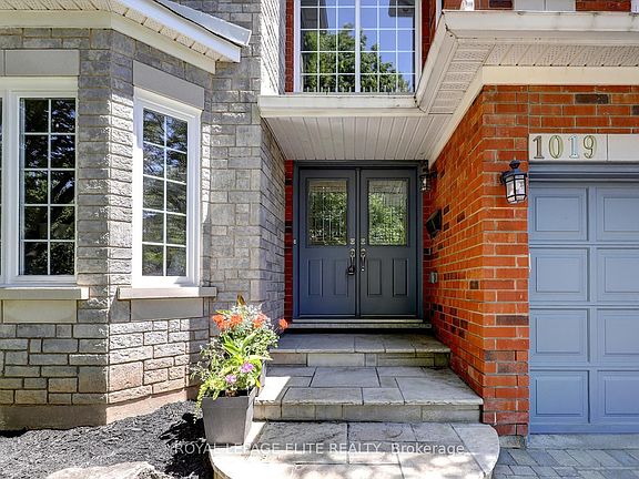 4th image of 1019 Skyvalley Cres