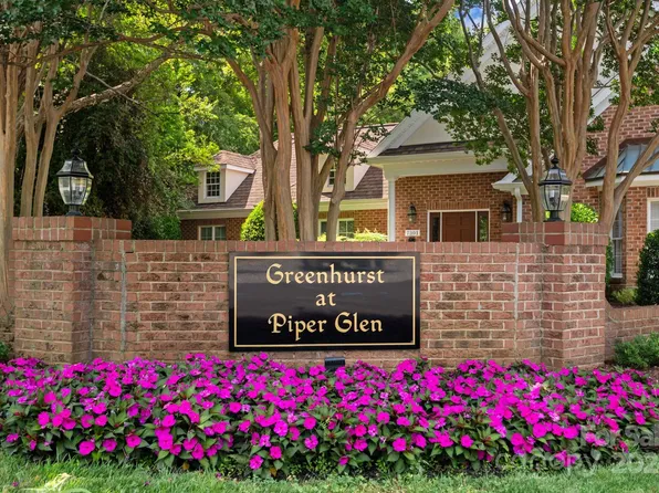 7440 Hurstbourne Green Dr, Charlotte, NC 28277