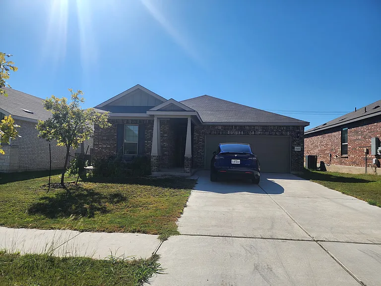 1929 Th Johnson Dr — Photo 2