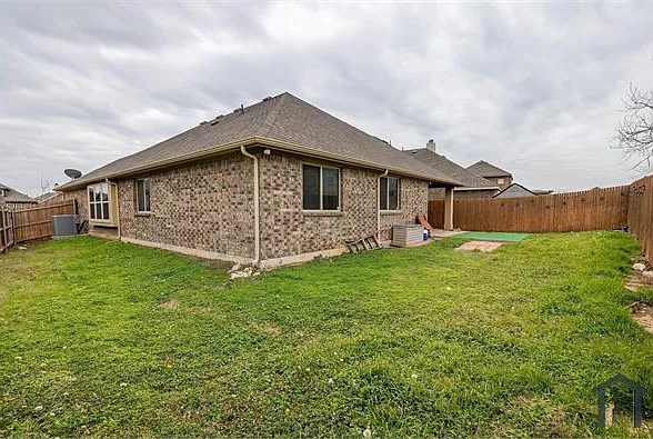 4228 Sweet Clover Ln — Photo 18