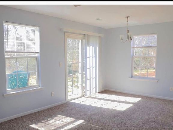 3rd image of 25 Greensboro Ct