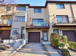 11 Amy Ct, Staten Island, NY