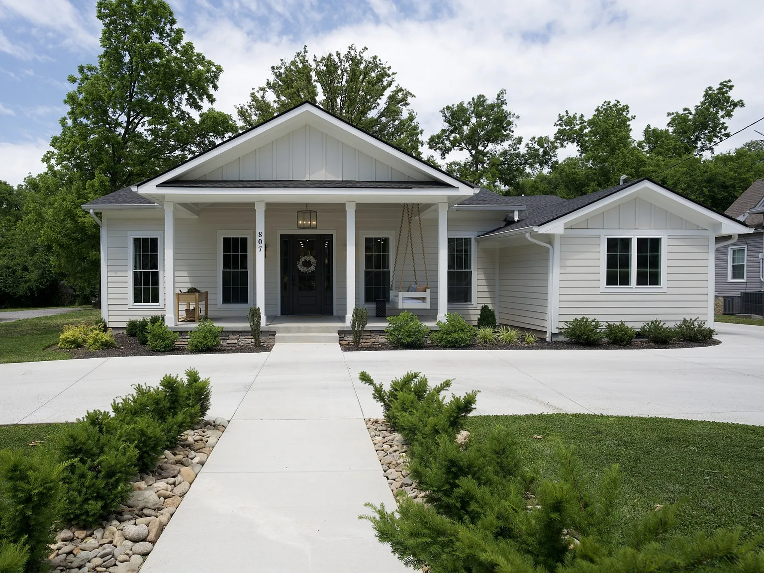 4 bed, 2593 sqft, $4,000 — Photo 1