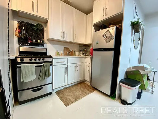 Rented by Real Street Inc | media 4