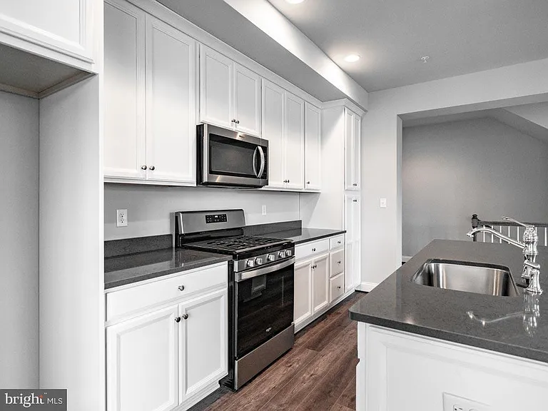 3211 Concord Way — Photo 35