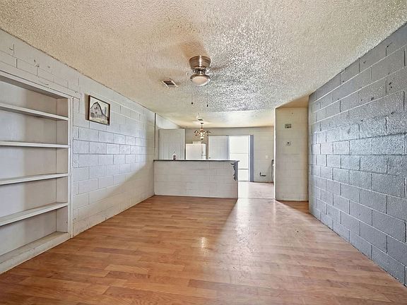 3rd image of 508 S Kenneth Ave