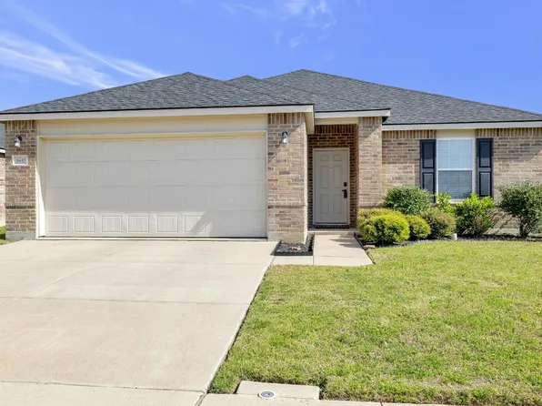 5857 Mountain Bluff Dr, Fort Worth, TX 76179