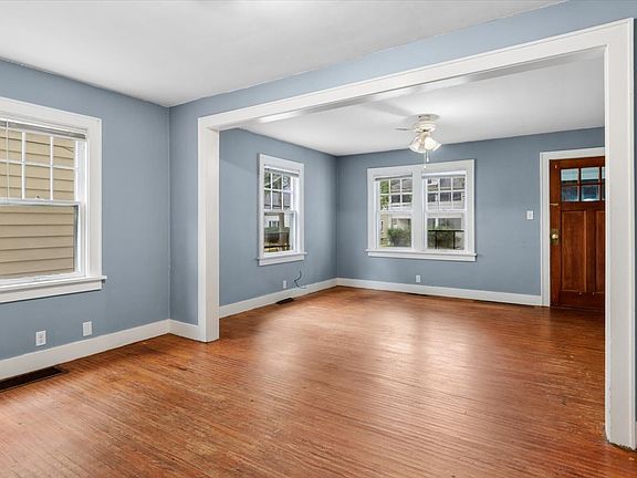 3rd image of 832 N 11th St
