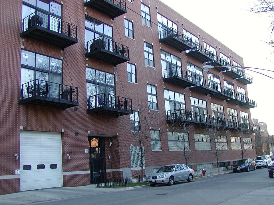 1st image of 1934 N Washtenaw Ave APT 302