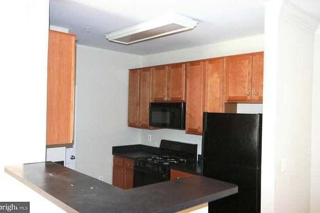 2nd image of 4862 Eisenhower Ave Unit 260
