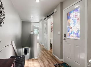 2441 Lahonda Dr #2B, Anchorage, AK 99517