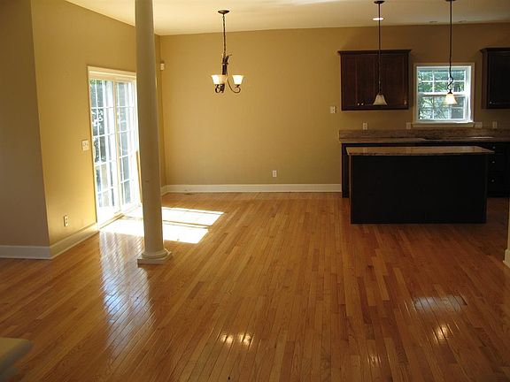 5th image of 13 Berkshire Dr