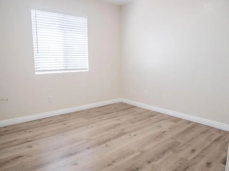 39547 Victoria St — Photo 19