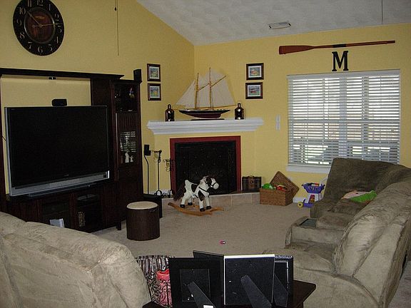 2nd image of 828 Antonick Ln