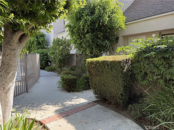 5th image of 15221 Magnolia Blvd E