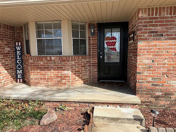 4th image of 8 Clark Cir