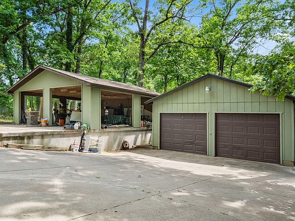 3rd image of 112 Bobcat Court