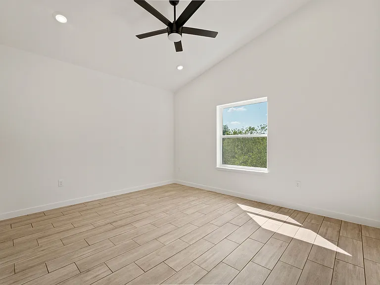214 Cooper St — Photo 21