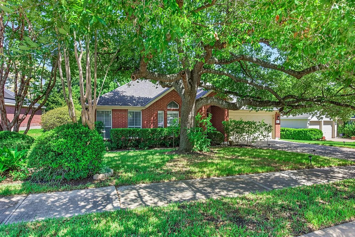 4 bed, 2.0 bath, 1887 sqft, $2,200 — Photo 1