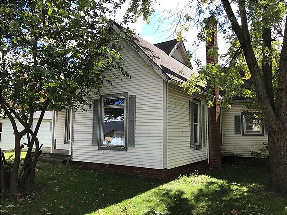 3rd image of 411 E College St