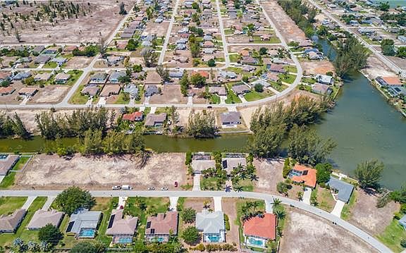 4th image of 2917 SW 10th Pl