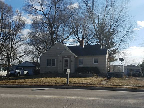 3rd image of 885 E Division St