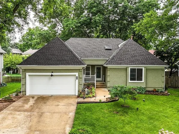 2205 S Kenwood St, Olathe, KS 66062