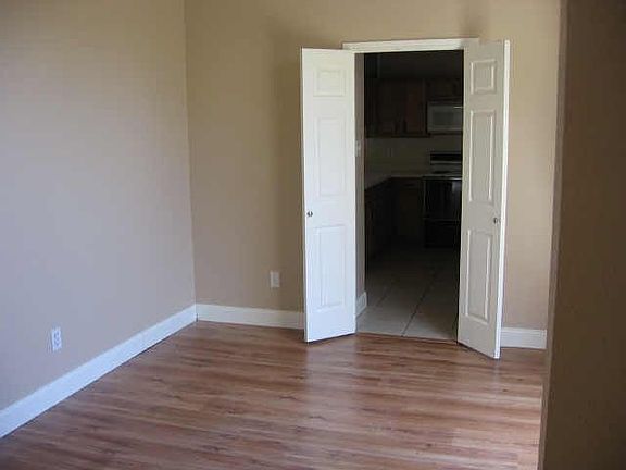 3rd image of 2413 Park Crest Ct