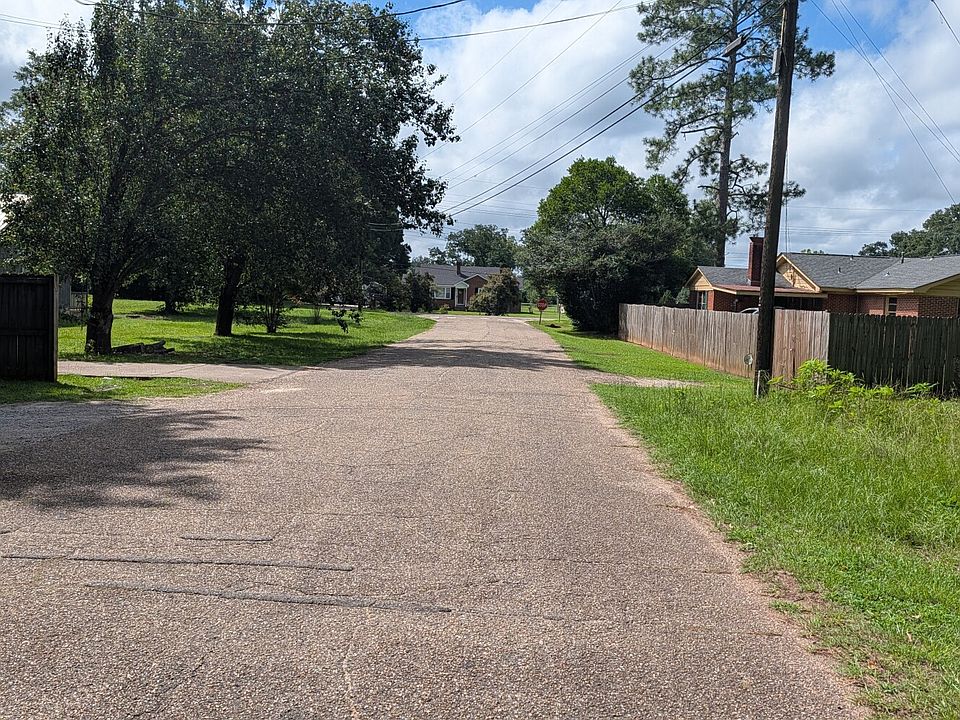 2nd image of 109 Pike Rd