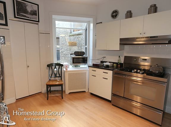 4th image of 7712 N Eastlake Terrace # Second Floor