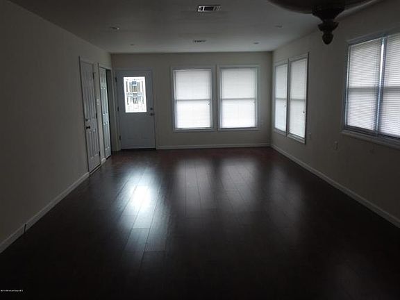 3rd image of 733 Jamaica Blvd