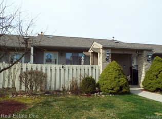 62402 Raleigh Ct UNIT 3, South Lyon, MI 48178