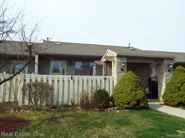 62402 Raleigh Ct Unit 3, South Lyon, MI 48178