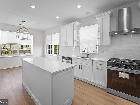 5th image of 15 Lady Slipper Ln