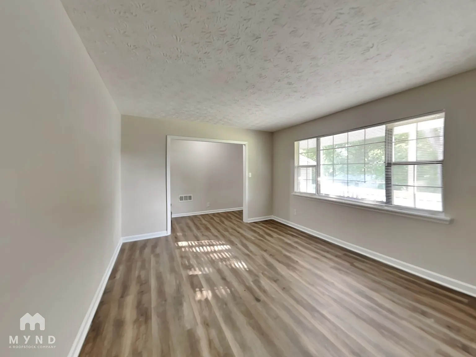 3 bed, 2.0 bath, 1439 sqft, $1,810 — Photo 4