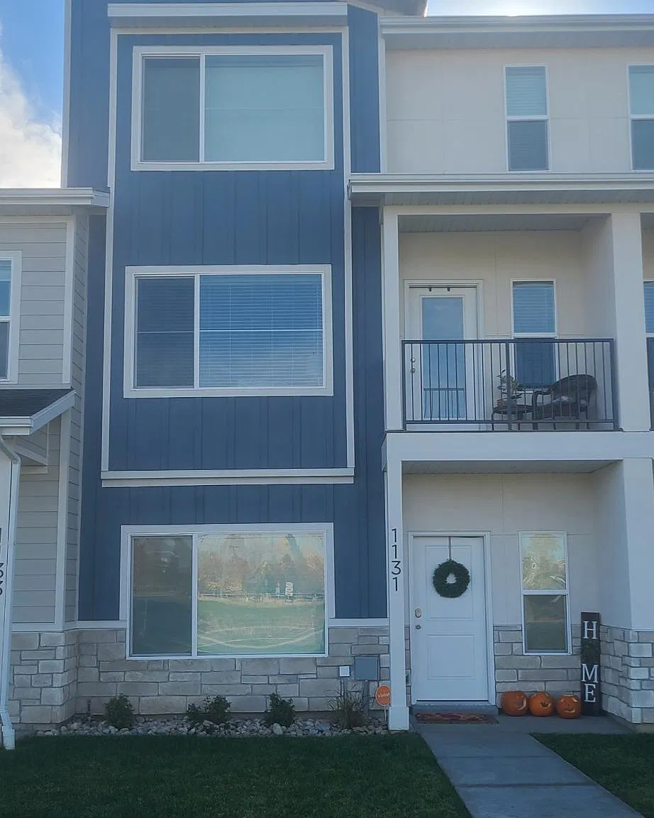 4 bed, 3.5 bath, 2220 sqft, $2,600 — Photo 1
