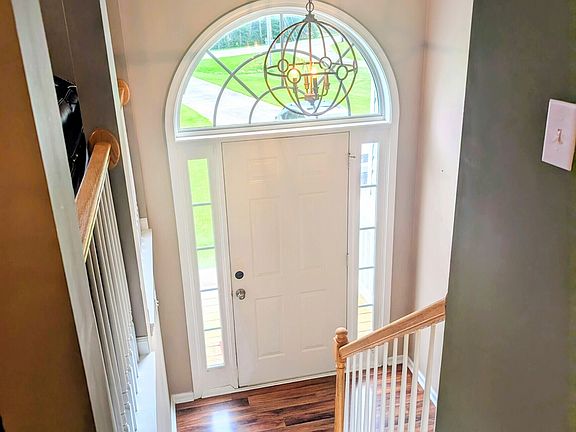 2nd image of 156 Diamond Ct
