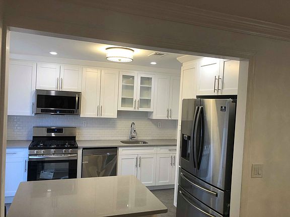 2nd image of 89 Pierpont Pl #1