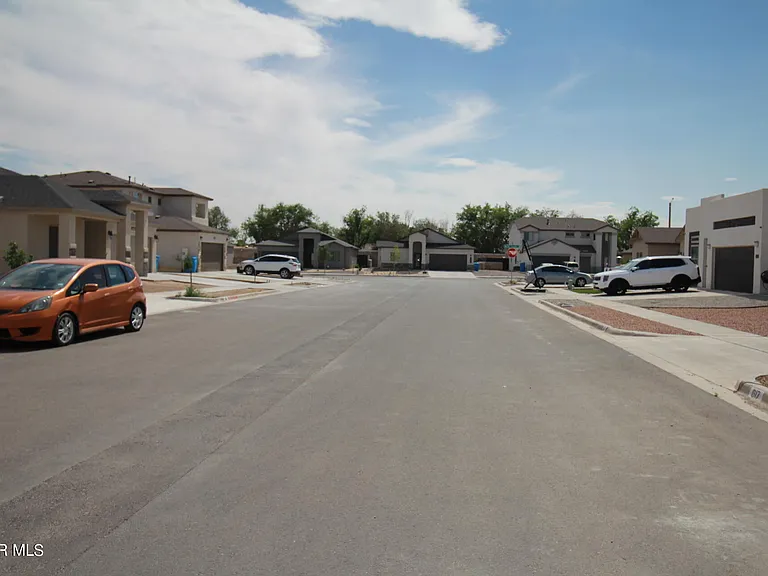 620 Adrian Arellano St W — Photo 79