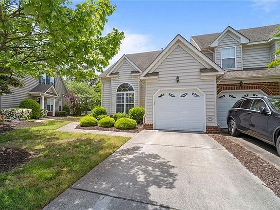 4th image of 1008 Island Park Cir