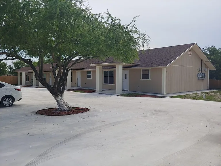 215 Burge Dr #B — Photo 1