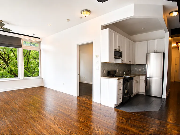845 Manhattan Ave #2 — Photo 2