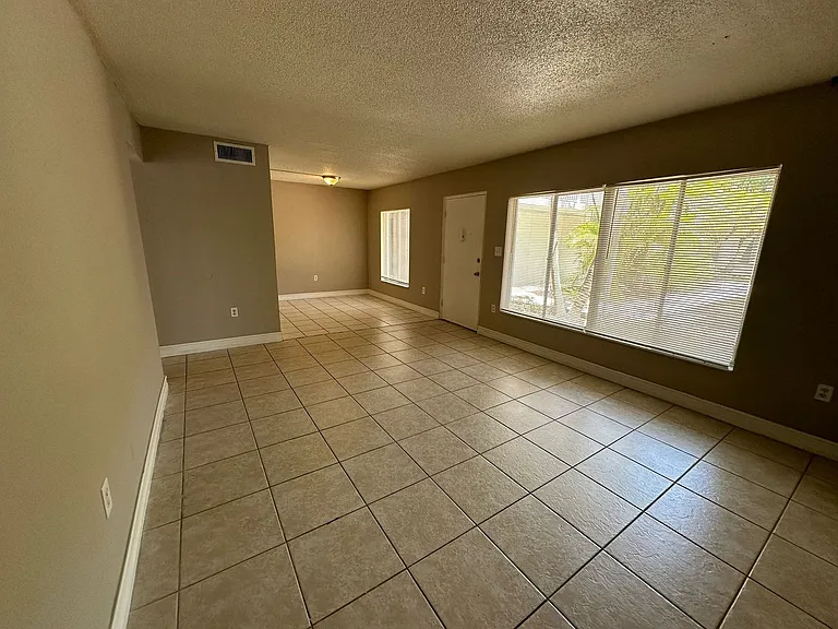 1830 Maravilla Ave #502 — Photo 4
