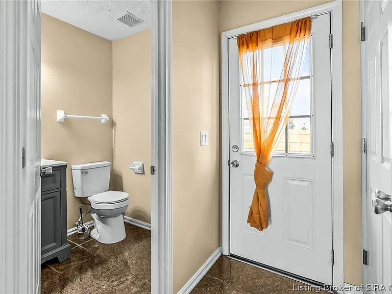 2201 Glenn Abbey — Photo 15