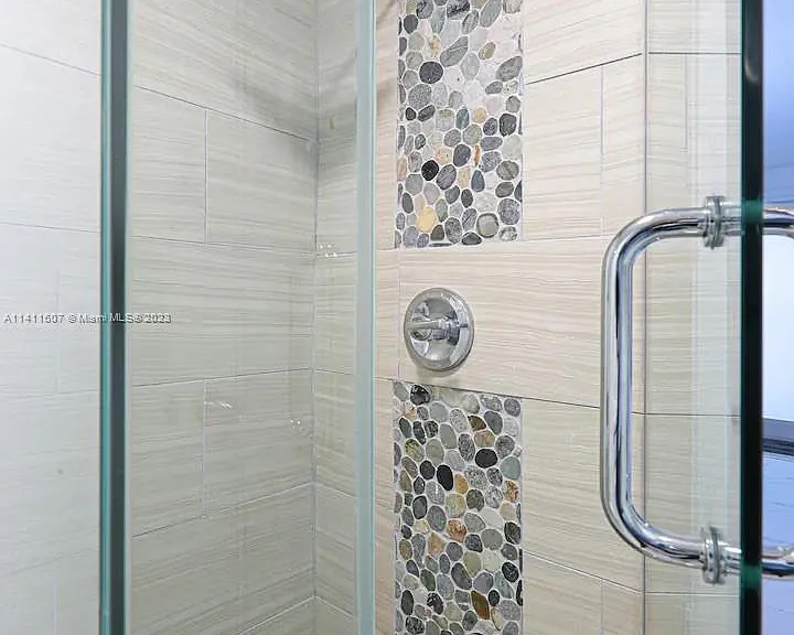 1100 NE 1st Ave #C — Photo 8