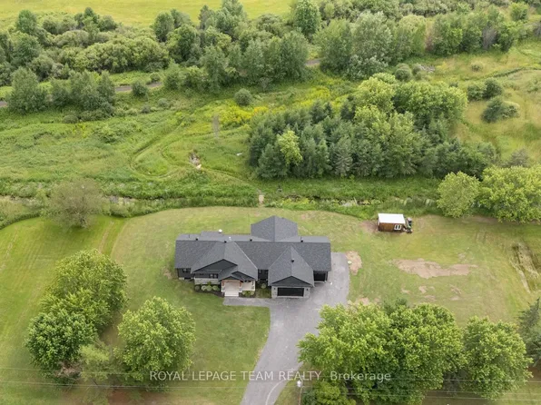 3783 Woodkilton Rd, Ottawa, ON K0A 3M0